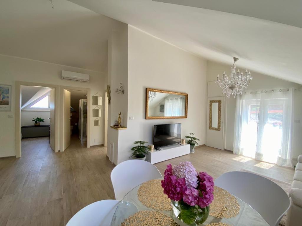 Casa Tra I Castelli Leilighet San Martino Alfieri Eksteriør bilde